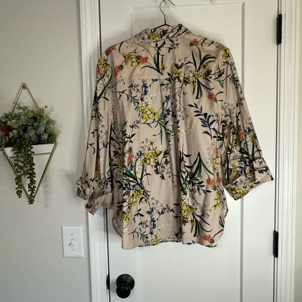 Chico’s No Iron 3/4 Sleeve Button Down Floral Top - Picture 9 of 9